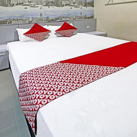 Super Oyo 91202 Family Guest House Syariah Tulungagung Zewnętrze zdjęcie