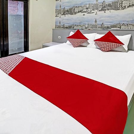 Super Oyo 91202 Family Guest House Syariah Tulungagung Zewnętrze zdjęcie